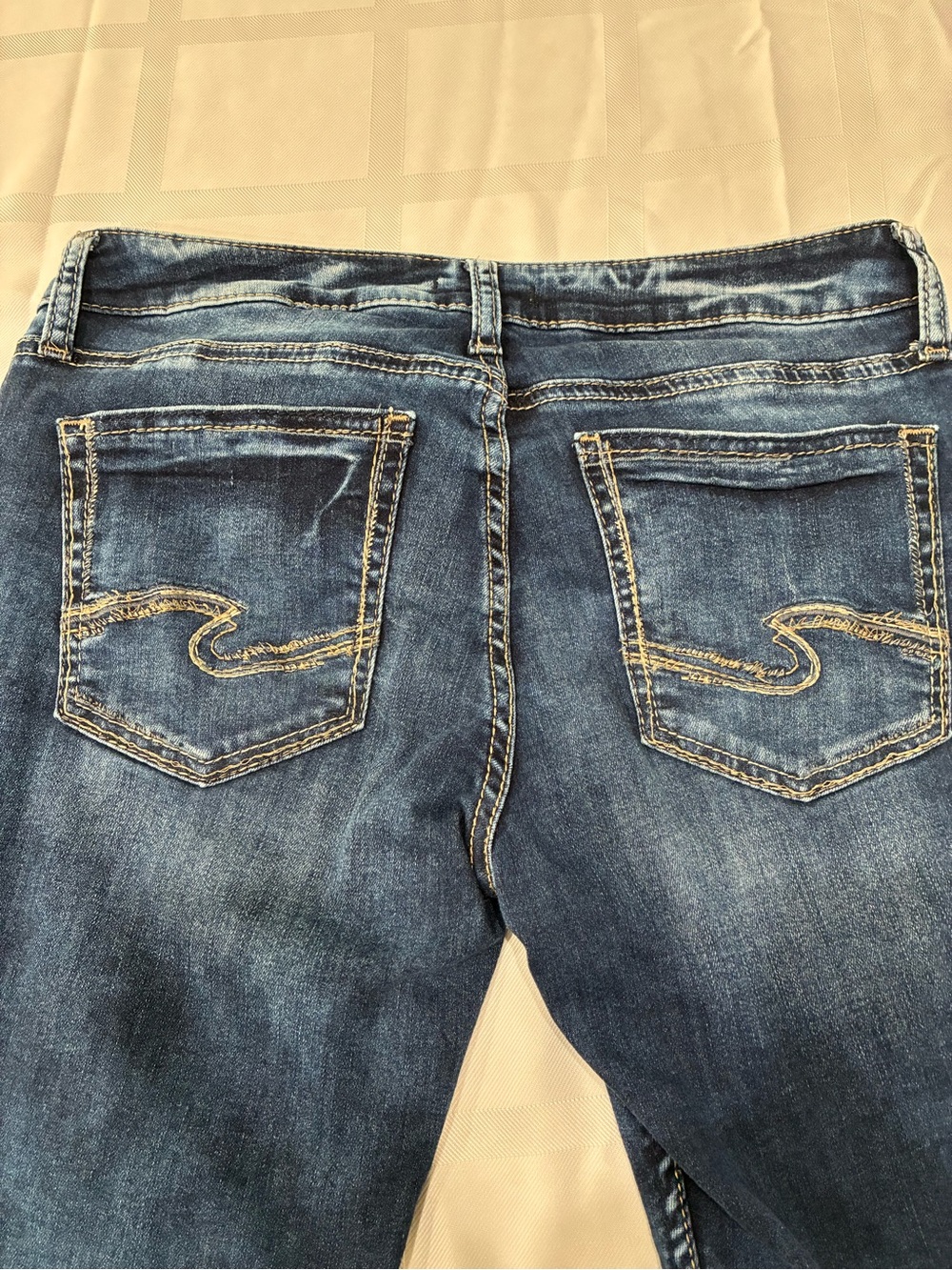 Silver Jeans Women's Medium Blue Skinny Jeans with Back Pocket Accent